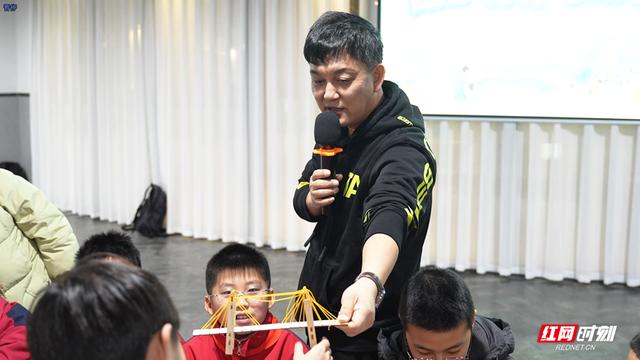 湖南张家界：跟着“村长”探秘张家界大峡谷 精准研学启新程