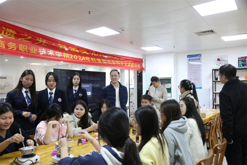 深化职业规划教育，共创职普融通新篇章——广西国商院与南宁二中共建研学基地