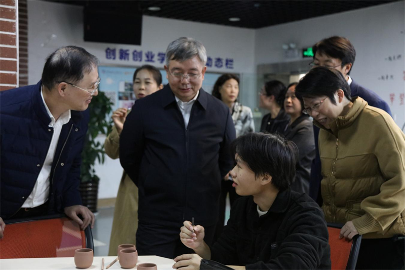 深化职业规划教育，共创职普融通新篇章——广西国商院与南宁二中共建研学基地