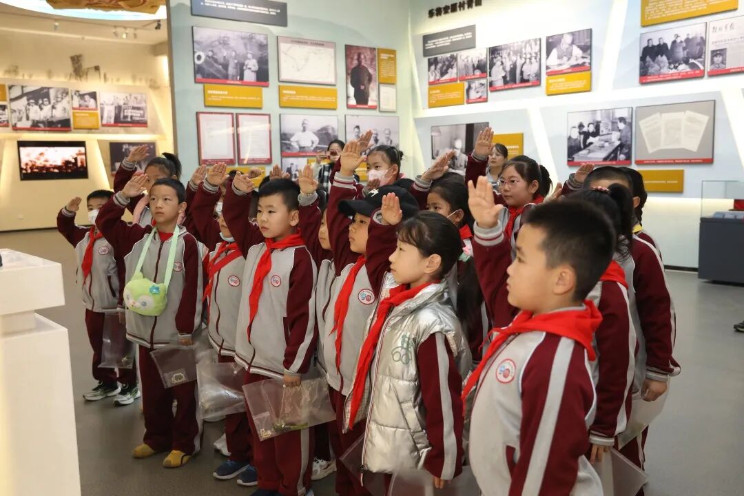 【全环境立德树人】传承红色文化,体验非遗之美——宁阳县第三小学文庙小学教育集团二年级秋季研学实践活动 278670c7ceffeaa0aeb605ec2df02341.jpg