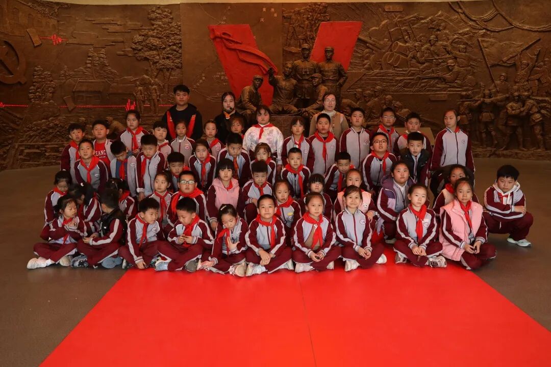 【全环境立德树人】传承红色文化,体验非遗之美——宁阳县第三小学文庙小学教育集团二年级秋季研学实践活动 36de856628c40322b6fae6895c0d3aa8.jpg