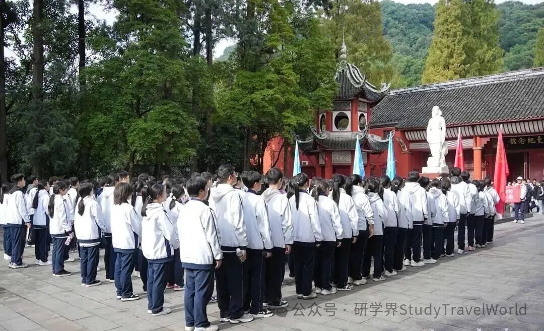 集中徒步、景区研学、免费托管……四川宜宾学生“花式”度过首个秋假 集中徒步、景区研学、免费托管……四川宜宾学生“花式”度过首个秋假