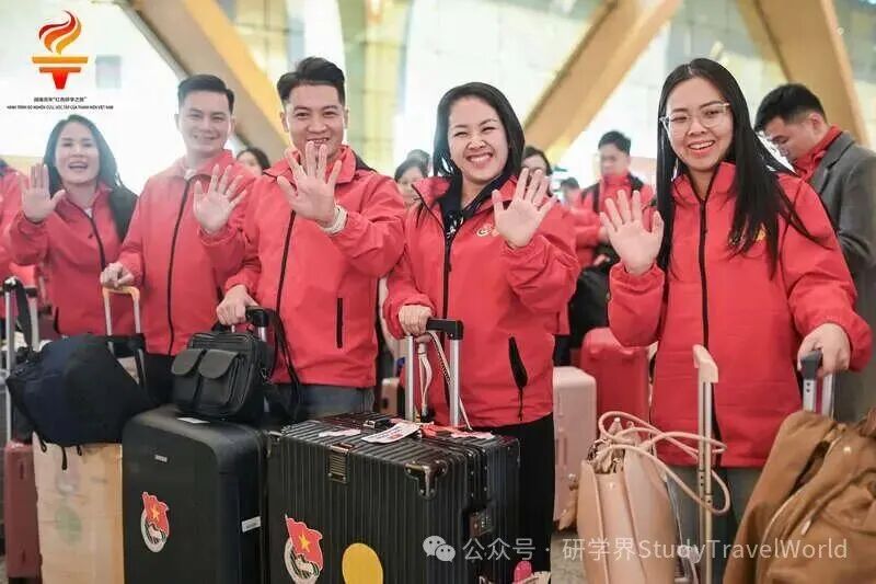 越南青年来华“红色研学之旅”之“理想之光”研学营在昆明启动