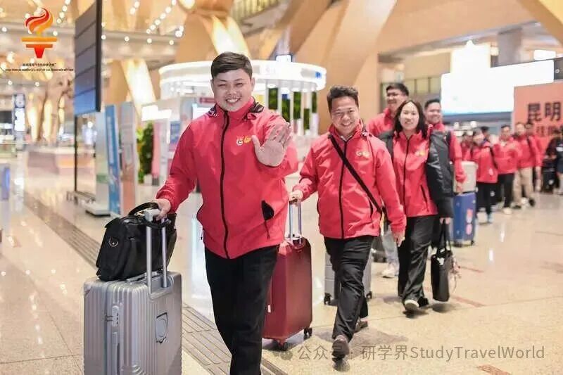越南青年来华“红色研学之旅”之“理想之光”研学营在昆明启动