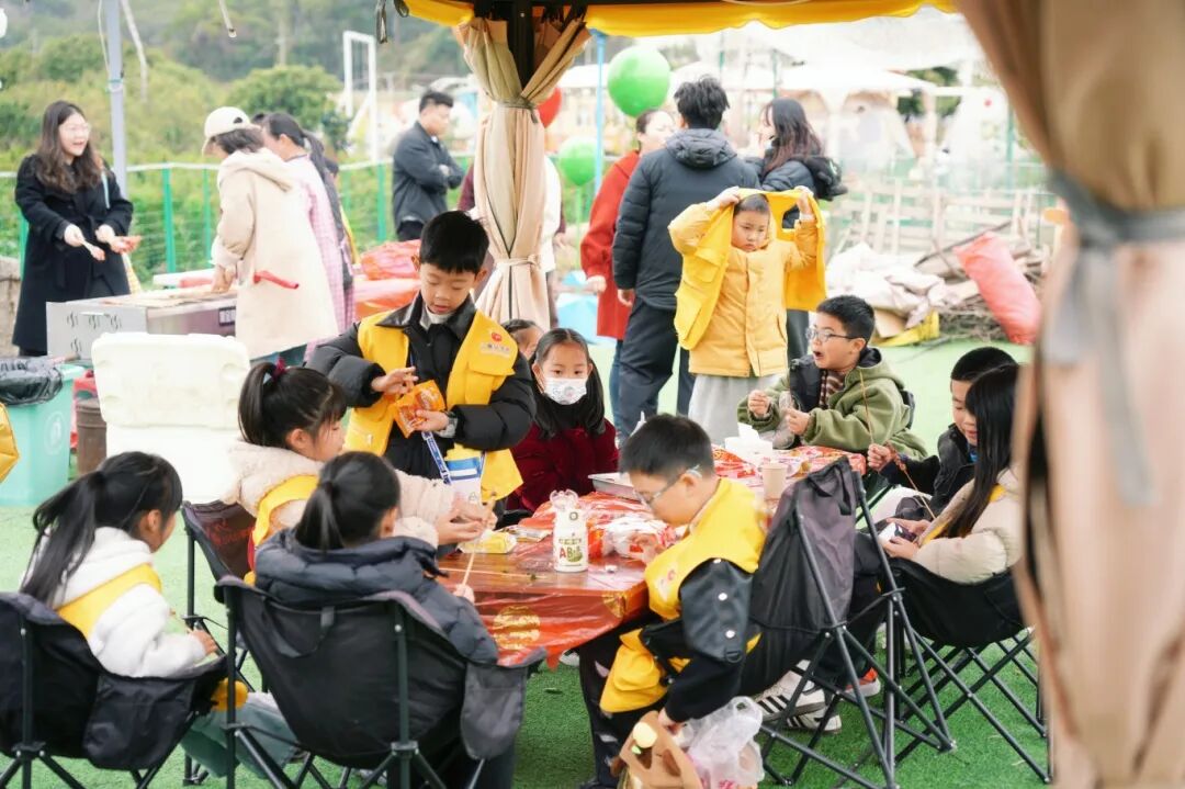 把课堂搬到田野间:周店村的童心研学之旅收获满筐 把课堂搬到田野间:周店村的童心研学之旅收获满筐