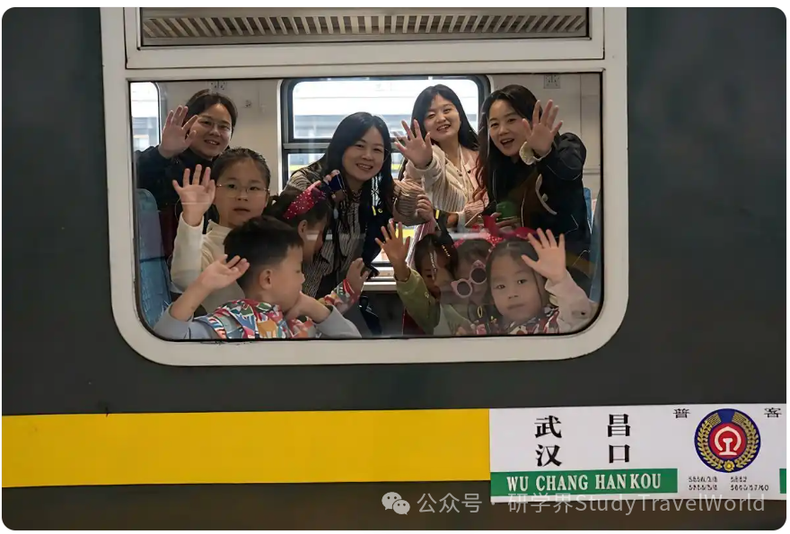 950 名萌娃组团！武汉这趟环线火车研学火出圈了