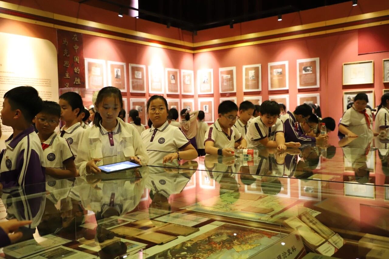 天津海河教育园区南开学校1200余名师生走进时代记忆,开展沉浸式红色研学 天津海河教育园区南开学校1200余名师生走进时代记忆,开展沉浸式红色研学