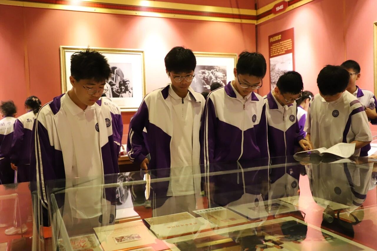 天津海河教育园区南开学校1200余名师生走进时代记忆,开展沉浸式红色研学 天津海河教育园区南开学校1200余名师生走进时代记忆,开展沉浸式红色研学
