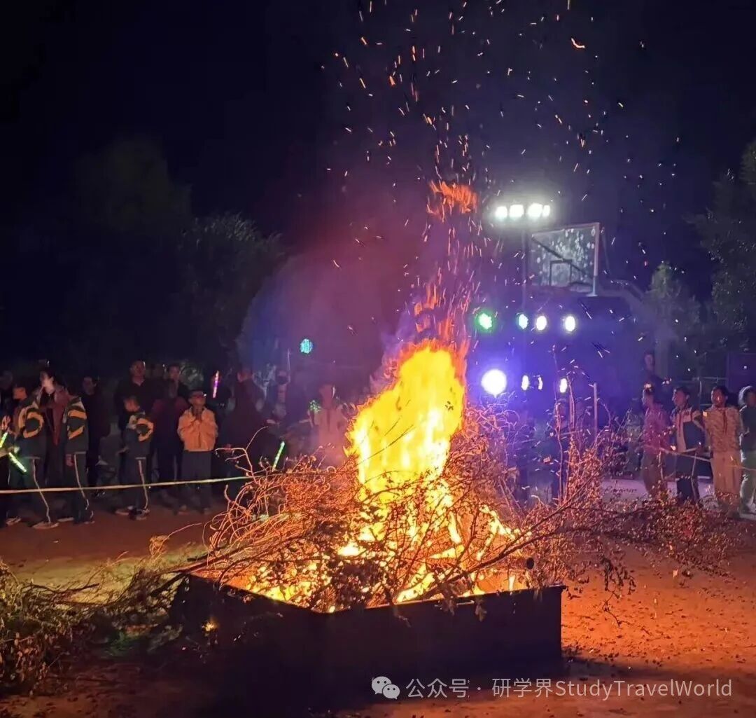 燃篝火、唱秦腔、“触屏”未来……22 处闲置校舍改研学，这样的“实践育人”火了